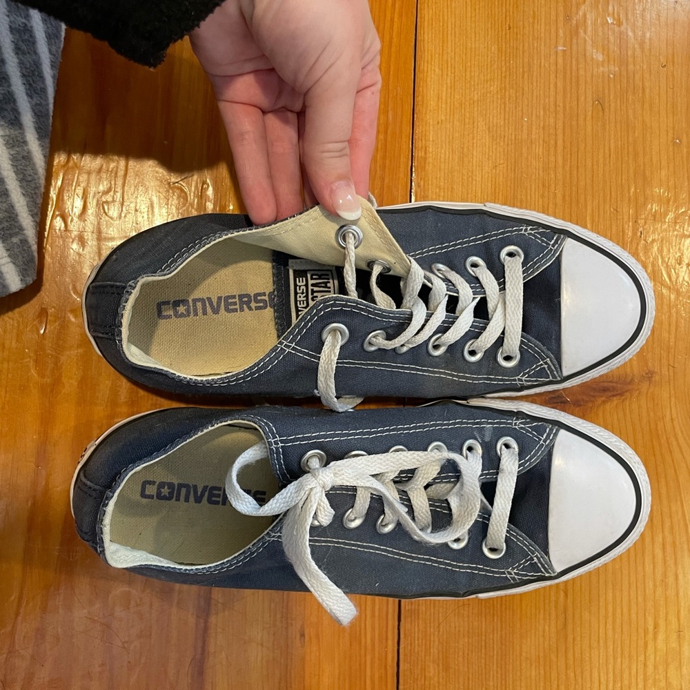 Low top navy converse